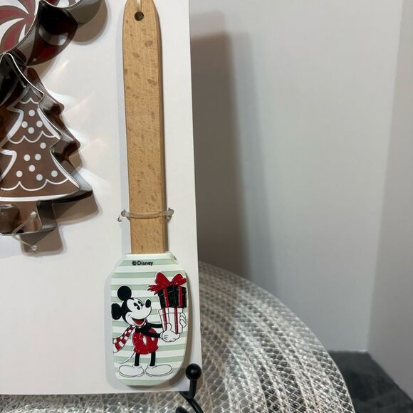 Disney Mickey Mouse Spatulas and Cookie Cutters Set of 4 NWT - Picture 2 of 5